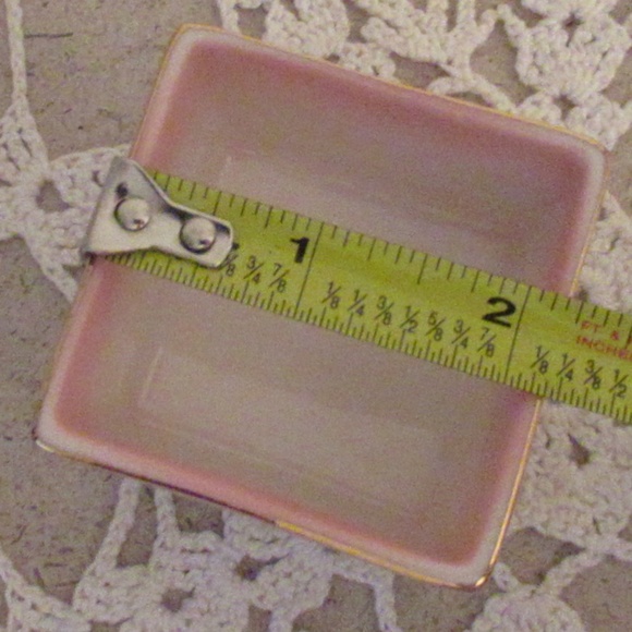 Japanese porcelain Pink & White square sauce cups - Picture 7 of 10